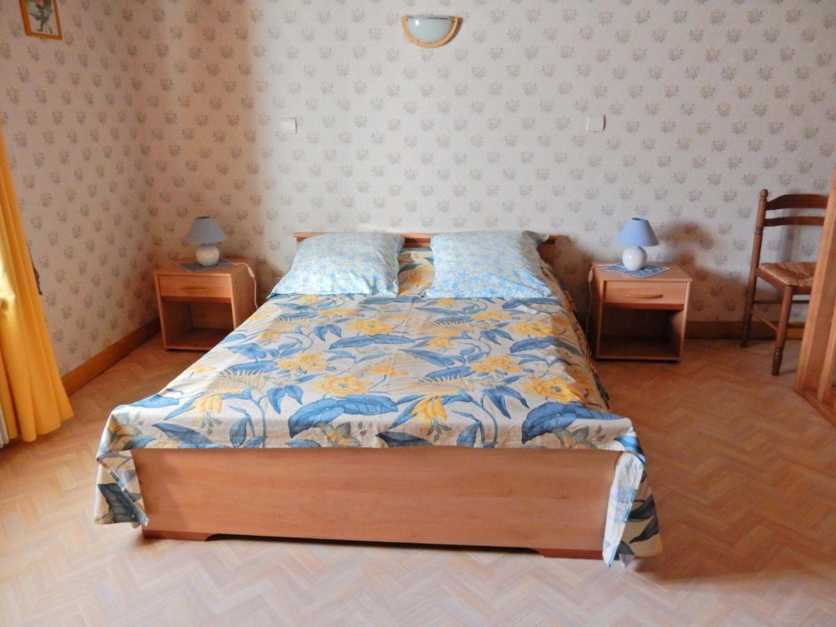 Spacious Holiday Home Near The Forest Esmoulieres Chambre photo